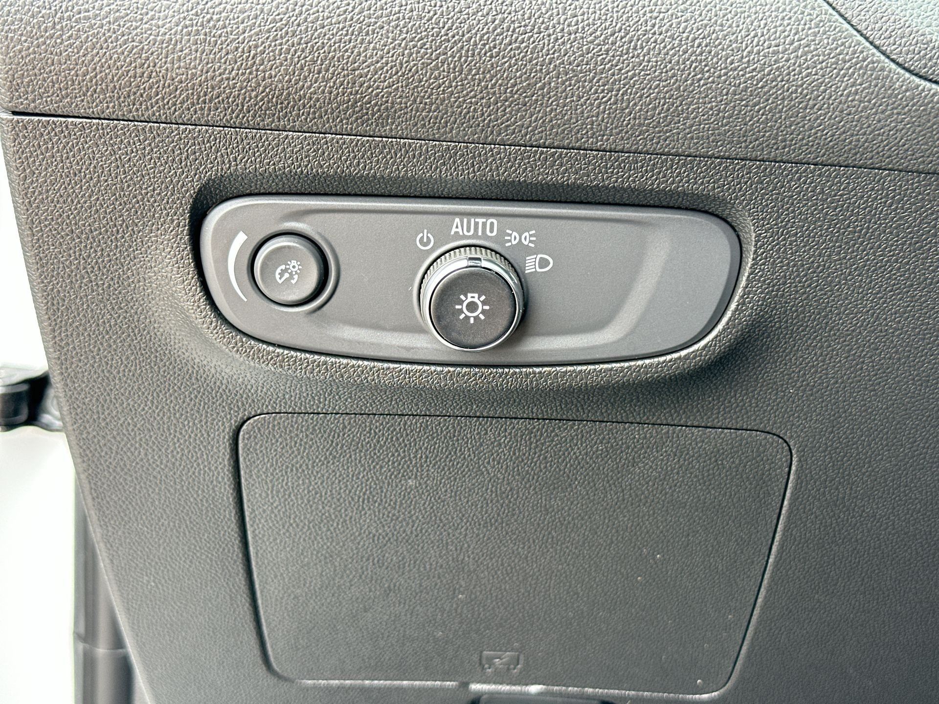 Certified 2025 Buick Encore GX Sport Touring w/ Advanced Technology Package FWD image 17