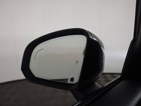 Used 2021 Volvo XC40 T5 R-Design image 38