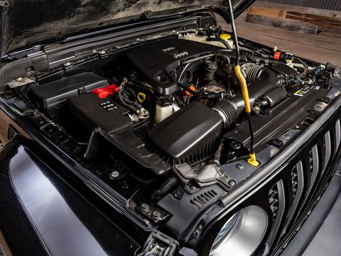 Used 2020 Jeep Gladiator Overland image 39