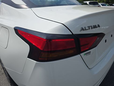 Used 2025 Nissan Altima 2.5 SV FWD image 36