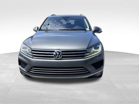 Used 2016 Volkswagen Touareg TDI AWD/4WD image 9