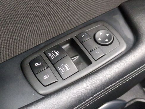 Used 2022 Dodge Challenger R/T w/ Driver Convenience Group image 32