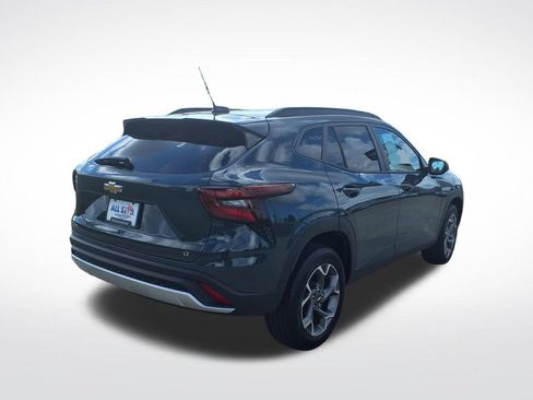 Used 2025 Chevrolet Trax LT FWD image 9