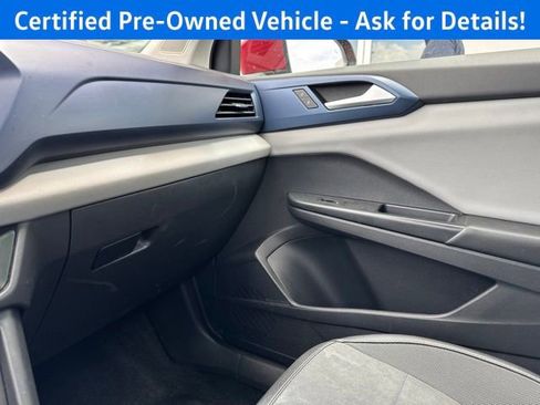 Certified 2022 Volkswagen Taos SE w/ Panoramic Sunroof Package AWD/4WD image 17