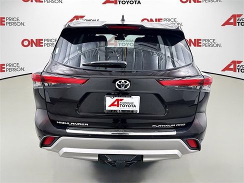 Used 2021 Toyota Highlander Platinum image 6