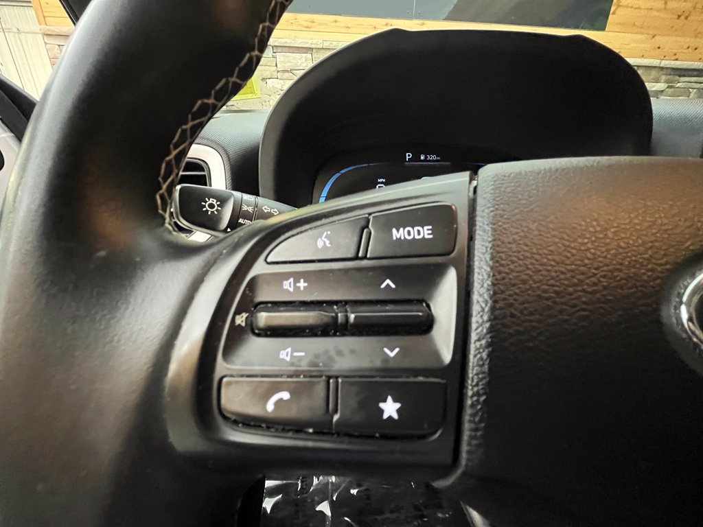 Used 2024 Hyundai Venue Limited FWD image 38