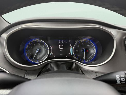 Used 2025 Chrysler Pacifica Select FWD image 23