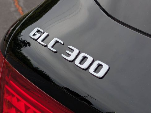 Used 2019 Mercedes-Benz GLC 300 4MATIC image 30