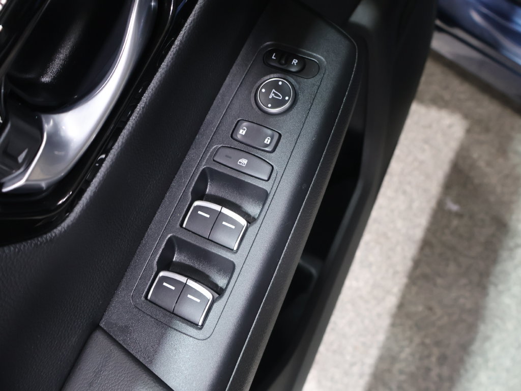 Used 2025 Honda CR-V EX-L image 14