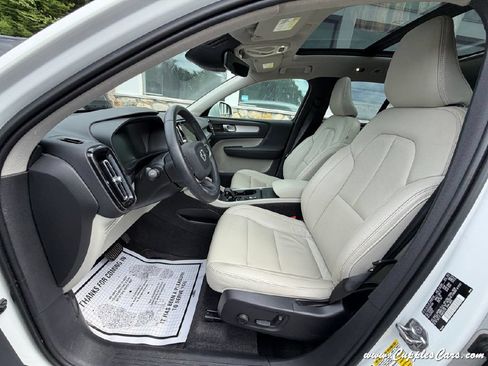 Used 2022 Volvo XC40 T5 Momentum w/ Premium Package AWD/4WD image 25