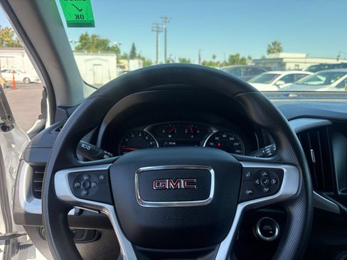 Used 2024 GMC Terrain SLE FWD image 29