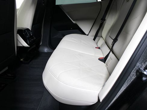 Used 2023 BMW iX xDrive50 w/ Sport Package image 39