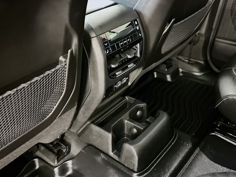 Used 2023 Jeep Grand Cherokee L Limited AWD/4WD image 28