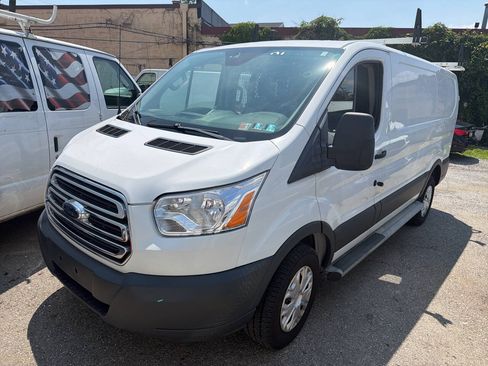 Used 2018 Ford Transit 250 130 Low Roof w/ Exterior Upgrade Package RWD image 3