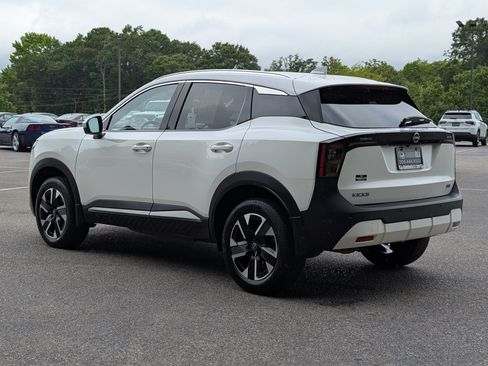 Used 2025 Nissan Kicks SR FWD image 7