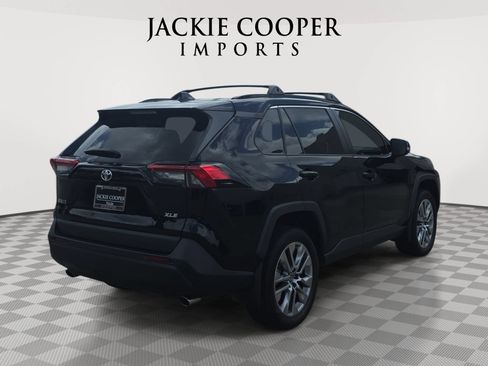 Used 2023 Toyota RAV4 XLE Premium FWD image 5