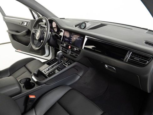 Certified 2026 Porsche Macan AWD/4WD image 25