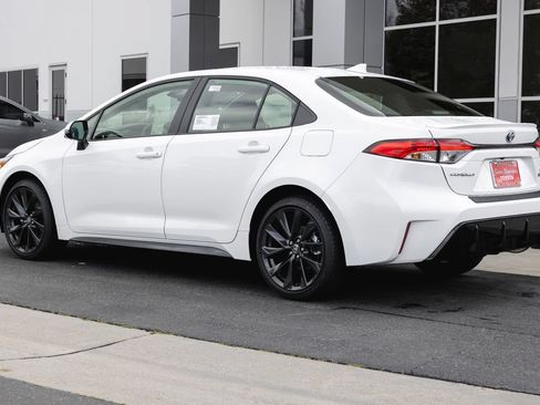 New 2026 Toyota Corolla SE FWD image 6
