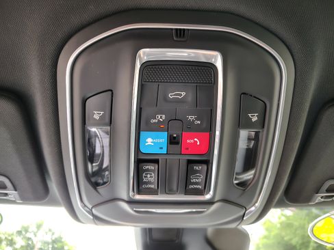 Certified 2023 Jeep Grand Cherokee Altitude image 38