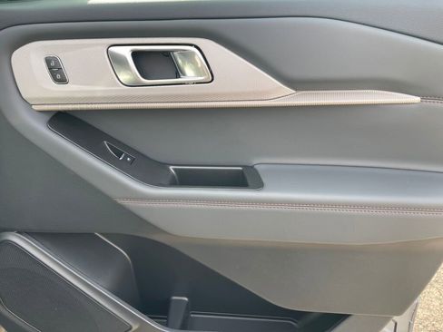 New 2026 Ford Explorer Active w/ Active Comfort Package image 17