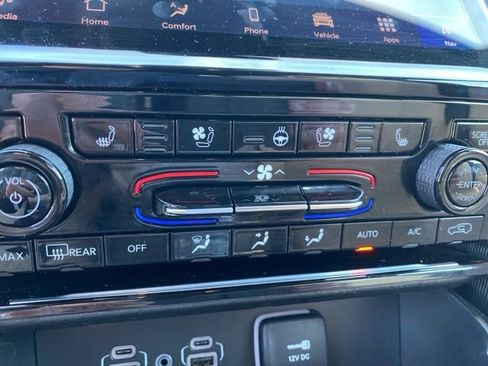 Used 2025 Jeep Grand Cherokee L Limited w/ Luxury Tech Group II AWD/4WD image 7