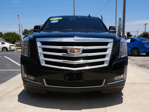 Used 2016 Cadillac Escalade Luxury AWD/4WD image 2