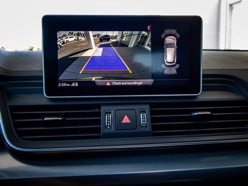 Used 2020 Audi Q5 2.0T Titanium Premium Plus w/ Premium Plus Package image 4