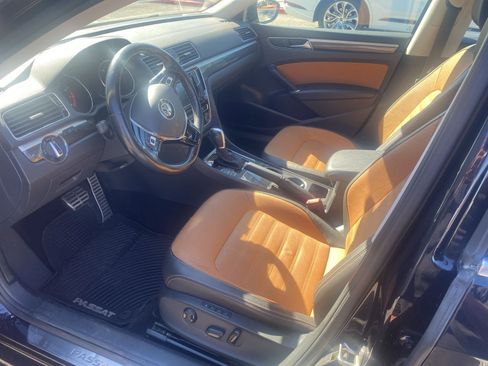 Used 2018 Volkswagen Passat 2.0T SEL Premium image 9