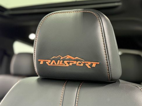 Used 2025 Honda Pilot TrailSport image 13