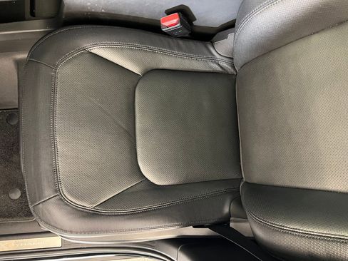 Used 2024 Land Rover Defender 130 X-Dynamic SE image 23