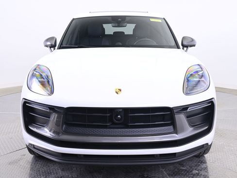 Used 2024 Porsche Macan Turbo image 10