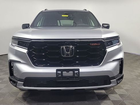 Certified 2025 Honda Pilot TrailSport image 13