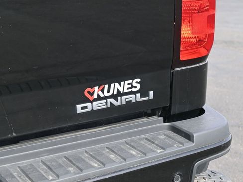 Used 2018 GMC Sierra 3500 Denali w/ Duramax Plus Package image 11
