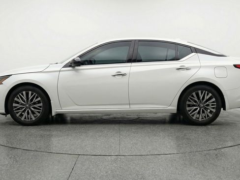Used 2025 Nissan Altima 2.5 SV image 5