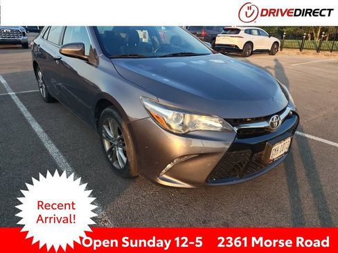 Used 2017 Toyota Camry SE FWD image 1