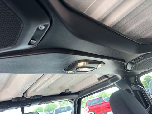 Used 2020 Jeep Gladiator Sport w/ Quick Order Package 24S AWD/4WD image 30
