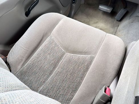 Used 2004 Chevrolet Suburban LS image 26