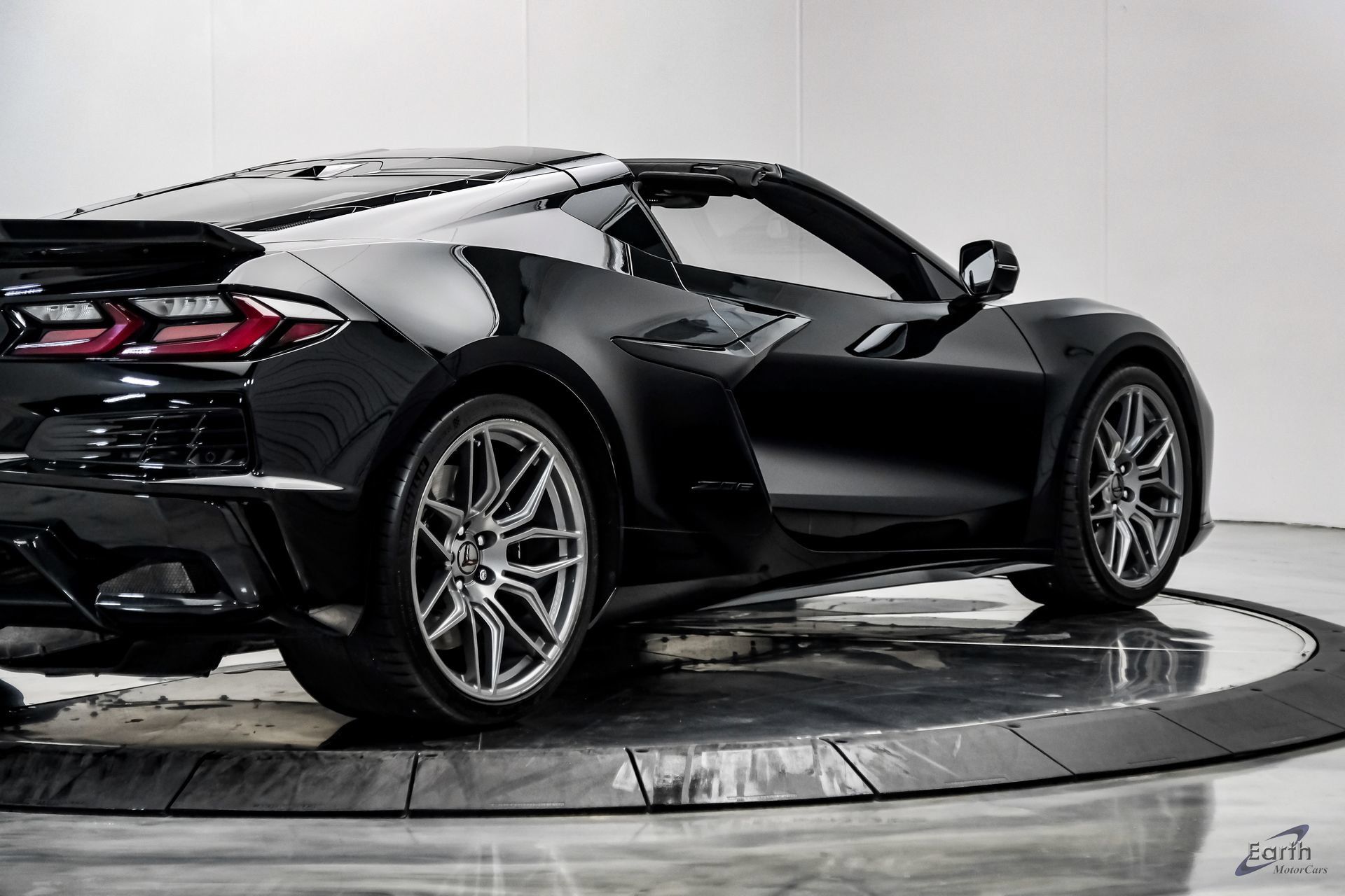Used 2024 Chevrolet Corvette Z06 RWD image 26