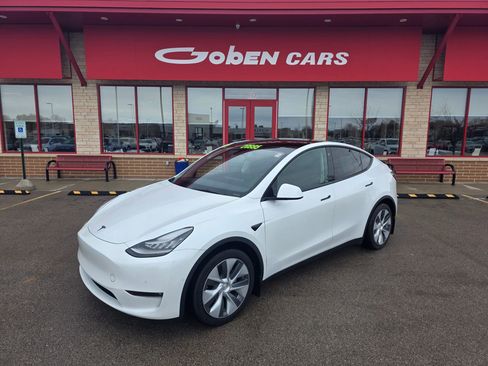 Used 2021 Tesla Model Y Long Range image 1