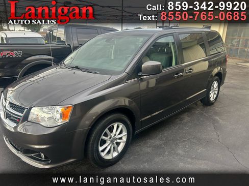 Used 2019 Dodge Grand Caravan SXT image 1