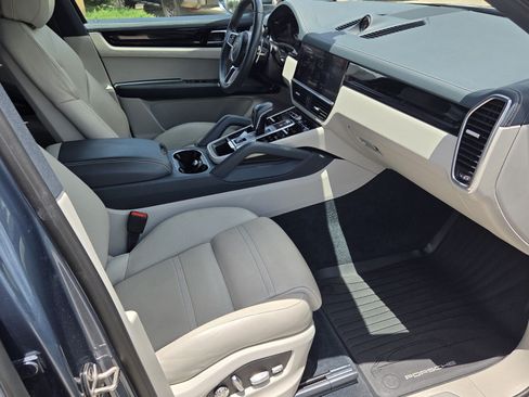 Used 2020 Porsche Cayenne AWD/4WD image 11