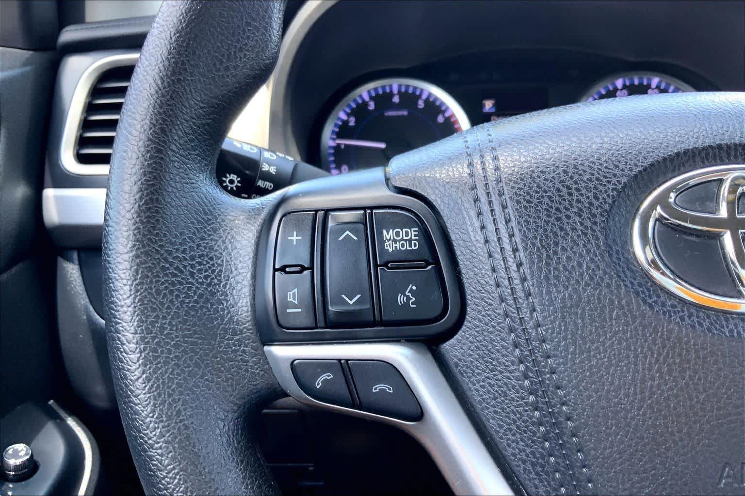 Used 2017 Toyota Highlander LE FWD image 22