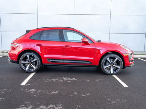 New 2026 Porsche Macan image 8