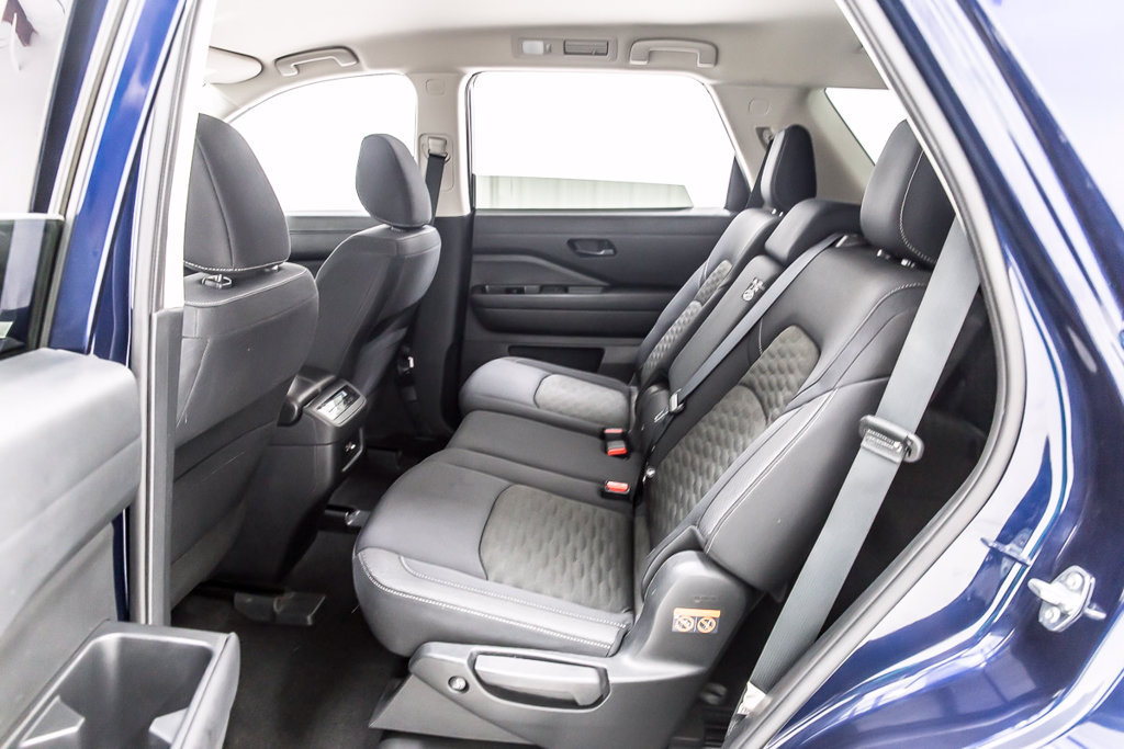 Used 2025 Nissan Pathfinder SV AWD/4WD image 27