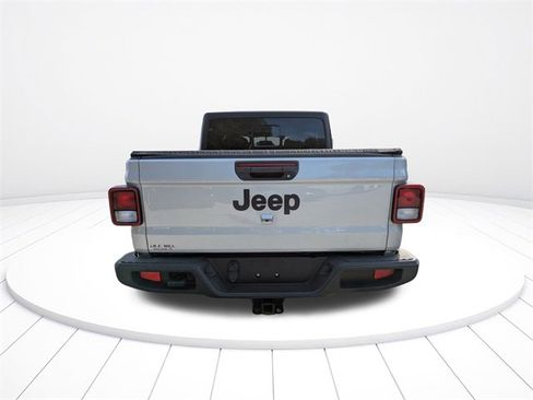 Used 2022 Jeep Gladiator Sport image 5