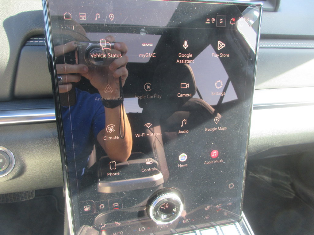 New 2027 GMC Terrain Elevation w/ Elevation Premium Package FWD image 17