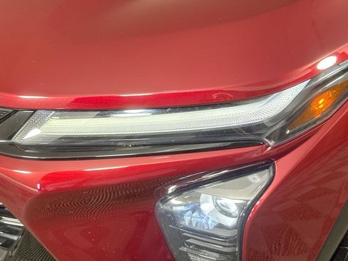 Used 2024 Chevrolet Trax ACTIV w/ Sunroof Package FWD image 3