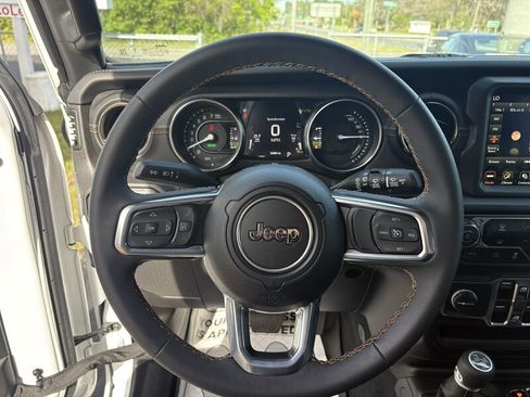 Used 2023 Jeep Wrangler Unlimited Sahara image 12