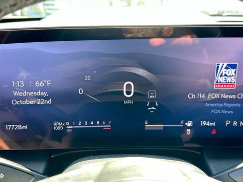 Used 2025 Buick Enclave Avenir image 23