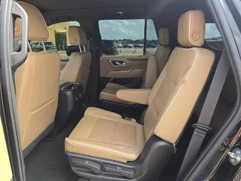 Used 2021 Chevrolet Tahoe Premier w/ Premium Package RWD image 11